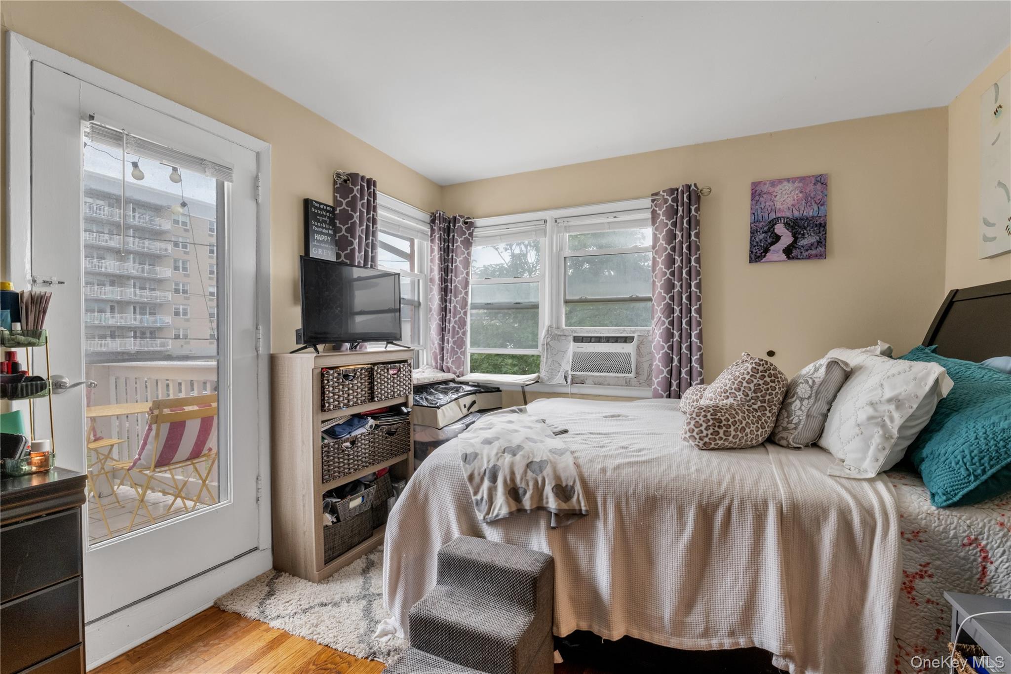 531 E Broadway Property Photo 4