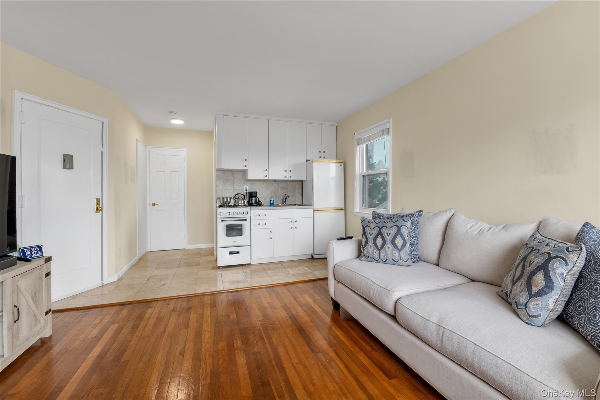 531 E Broadway Property Photo 8