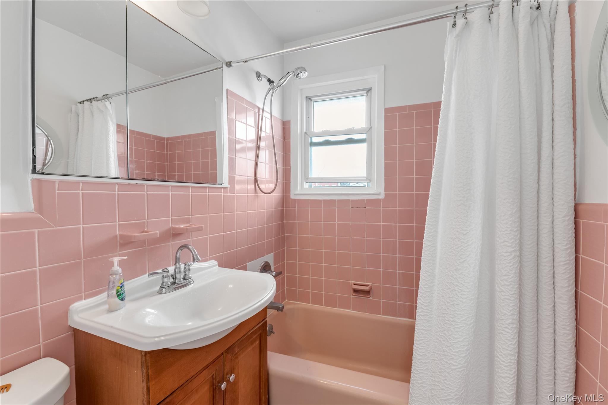 531 E Broadway Property Photo 9