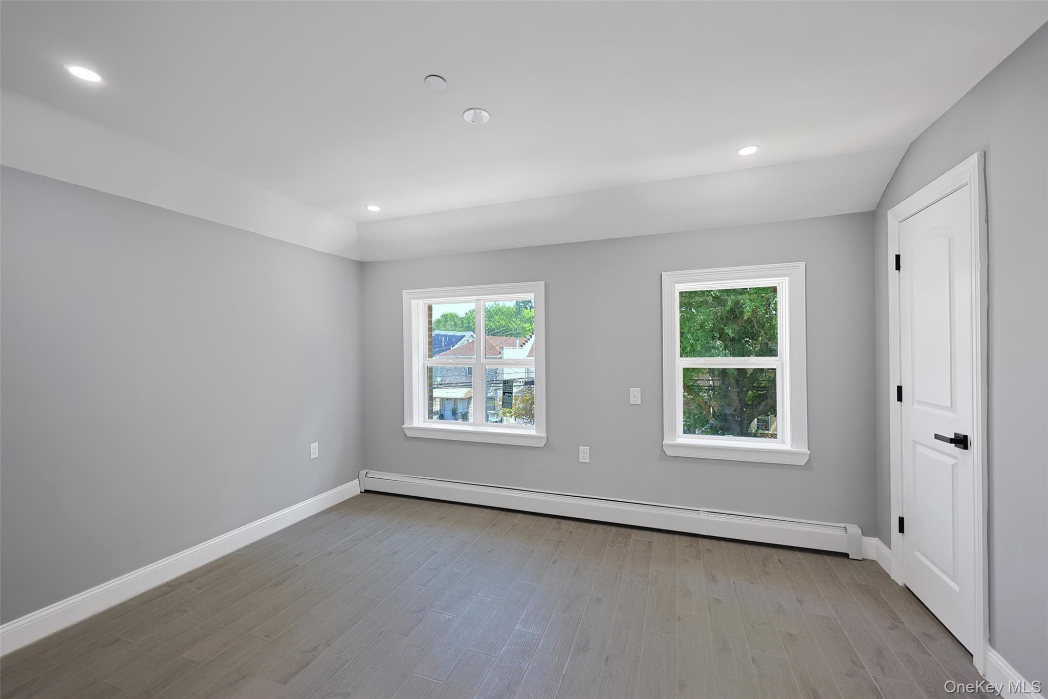 842 E 225th Street Property Photo 12