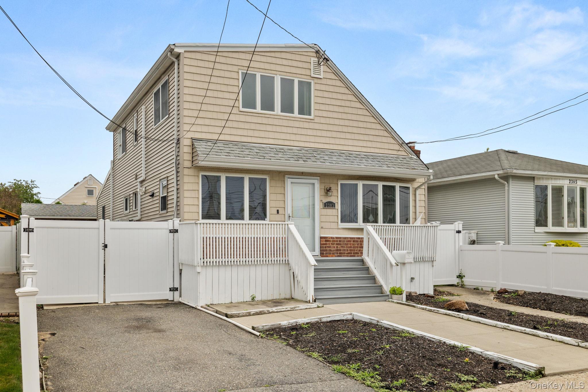 2383 Riverside Drive Property Photo 6