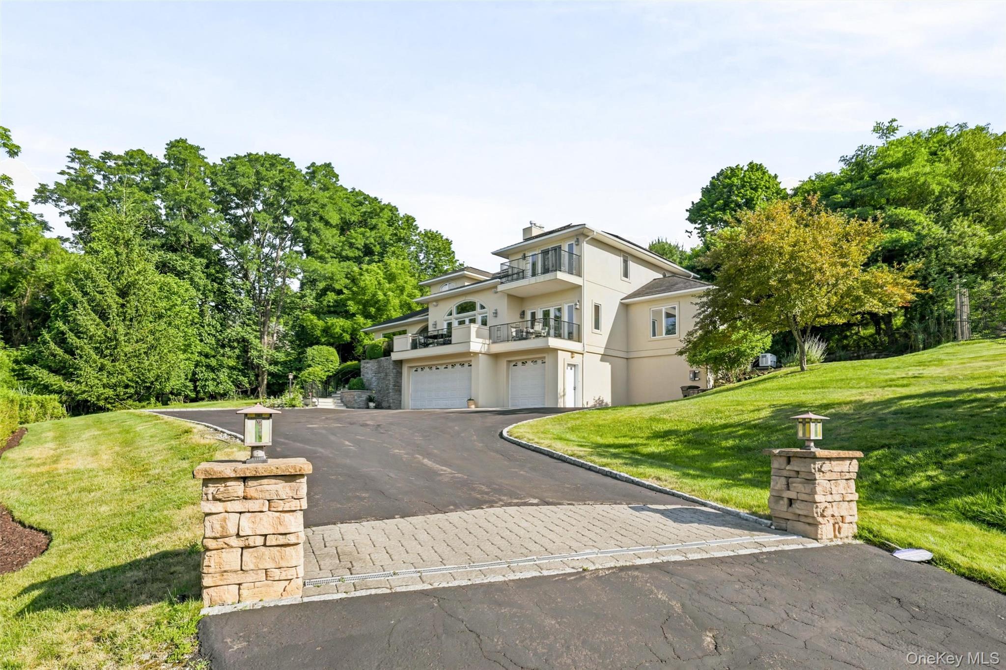 2 Half Moon Ridge Property Photo 4