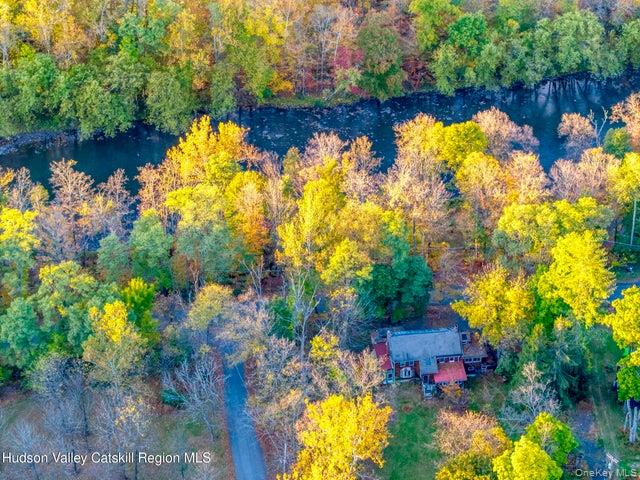 546 Berme Road Property Photo 4
