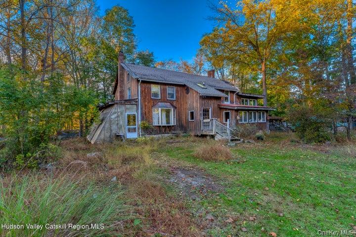 546 Berme Road Property Photo 5