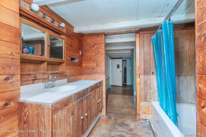 546 Berme Road Property Photo 17