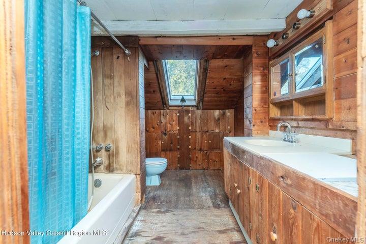 546 Berme Road Property Photo 18