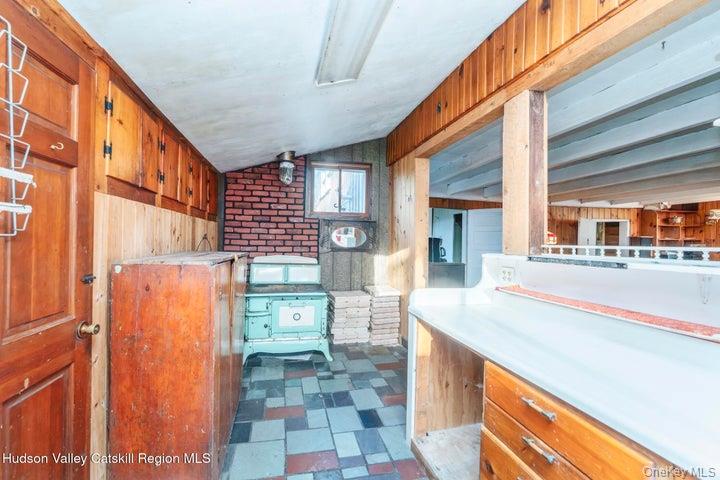 546 Berme Road Property Photo 21