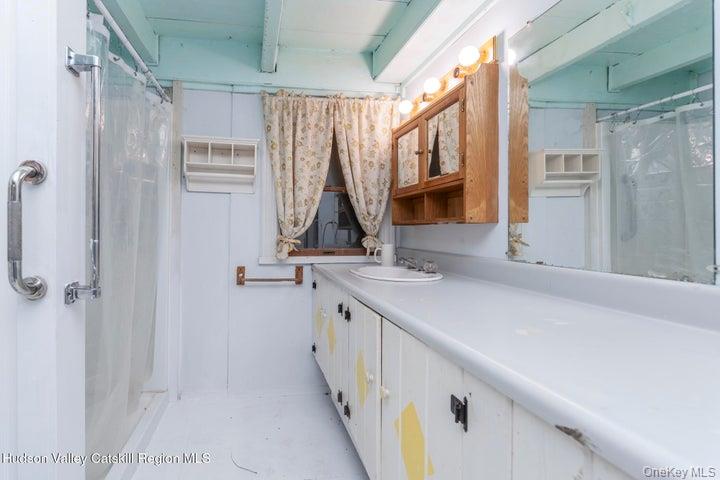 546 Berme Road Property Photo 40