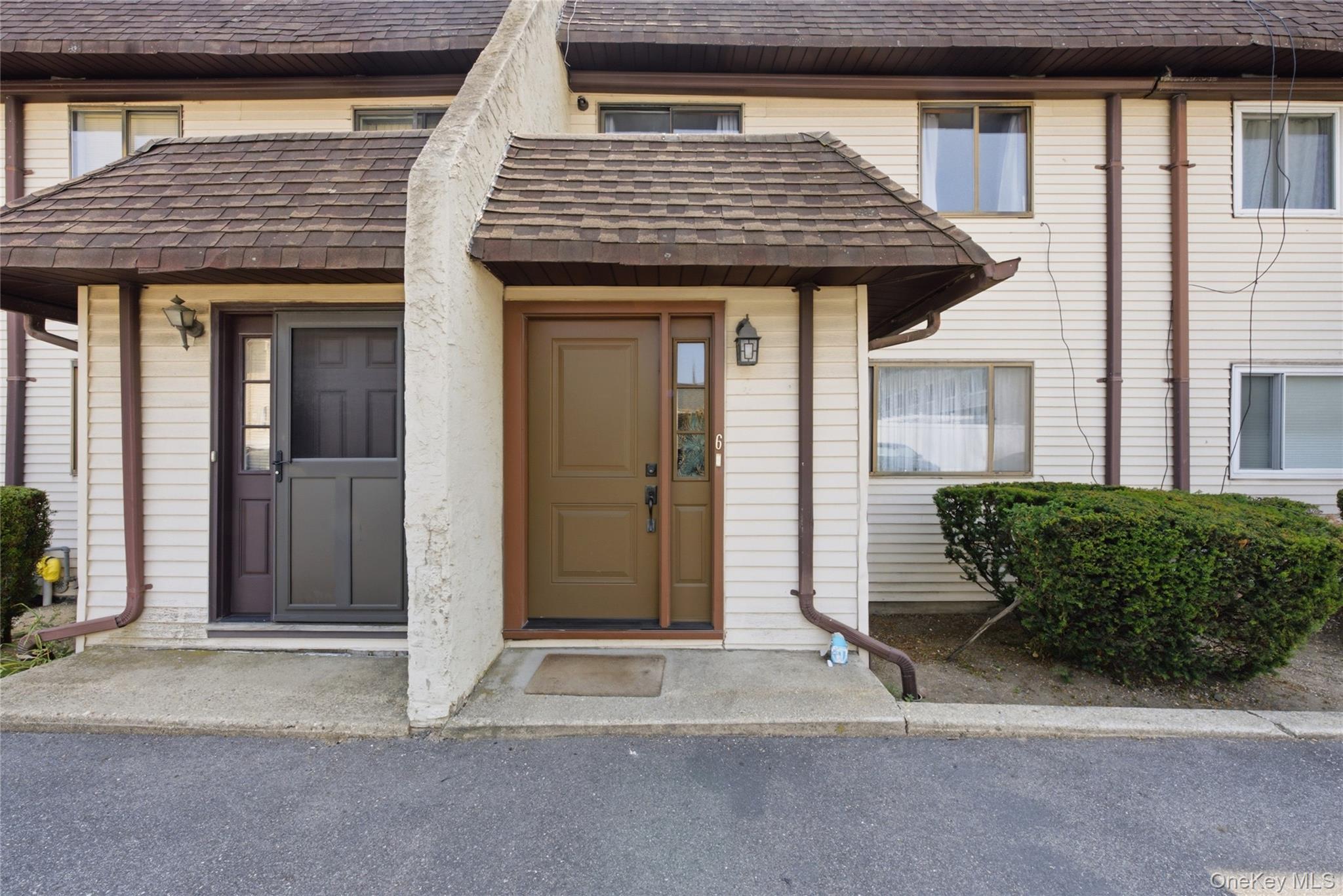 88 E Valley Stream Boulevard 6 Property Photo 1