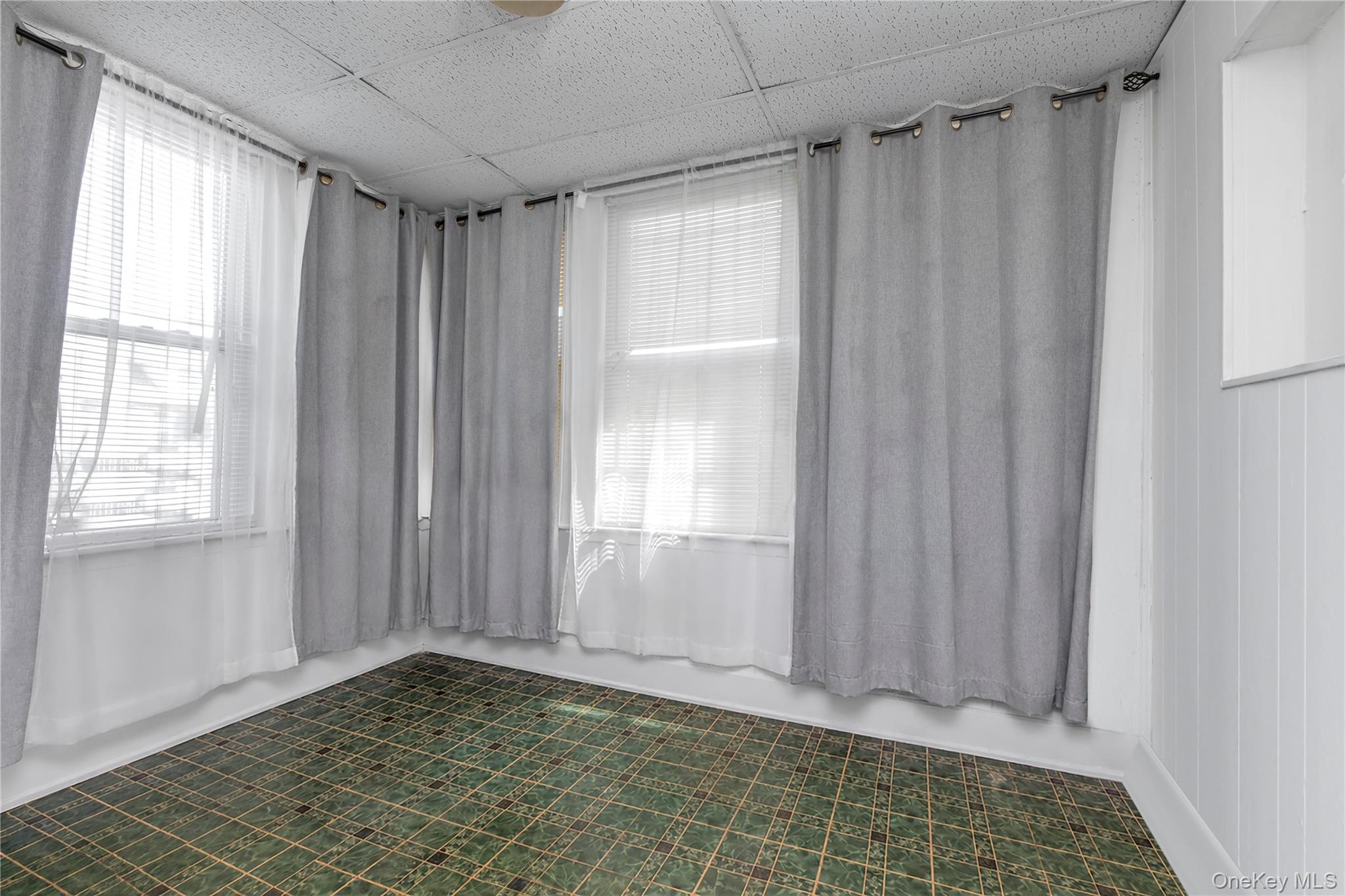 168-54 118th Road Property Photo 3