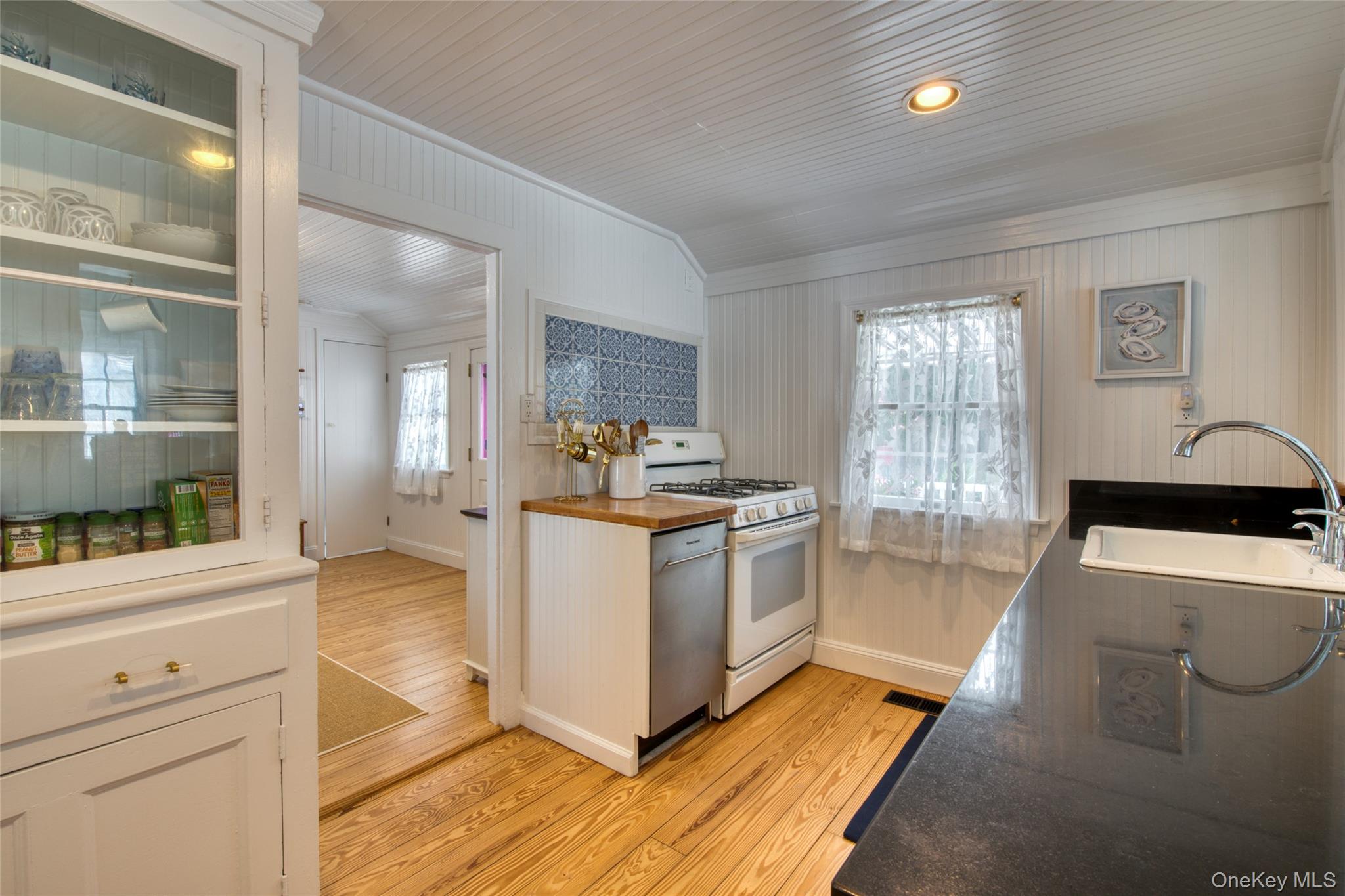 8440 Main Road Property Photo 4