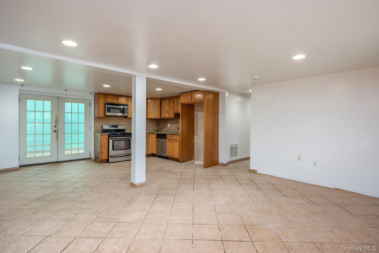 60 College Avenue 2 - Lower Front Property Photo 11
