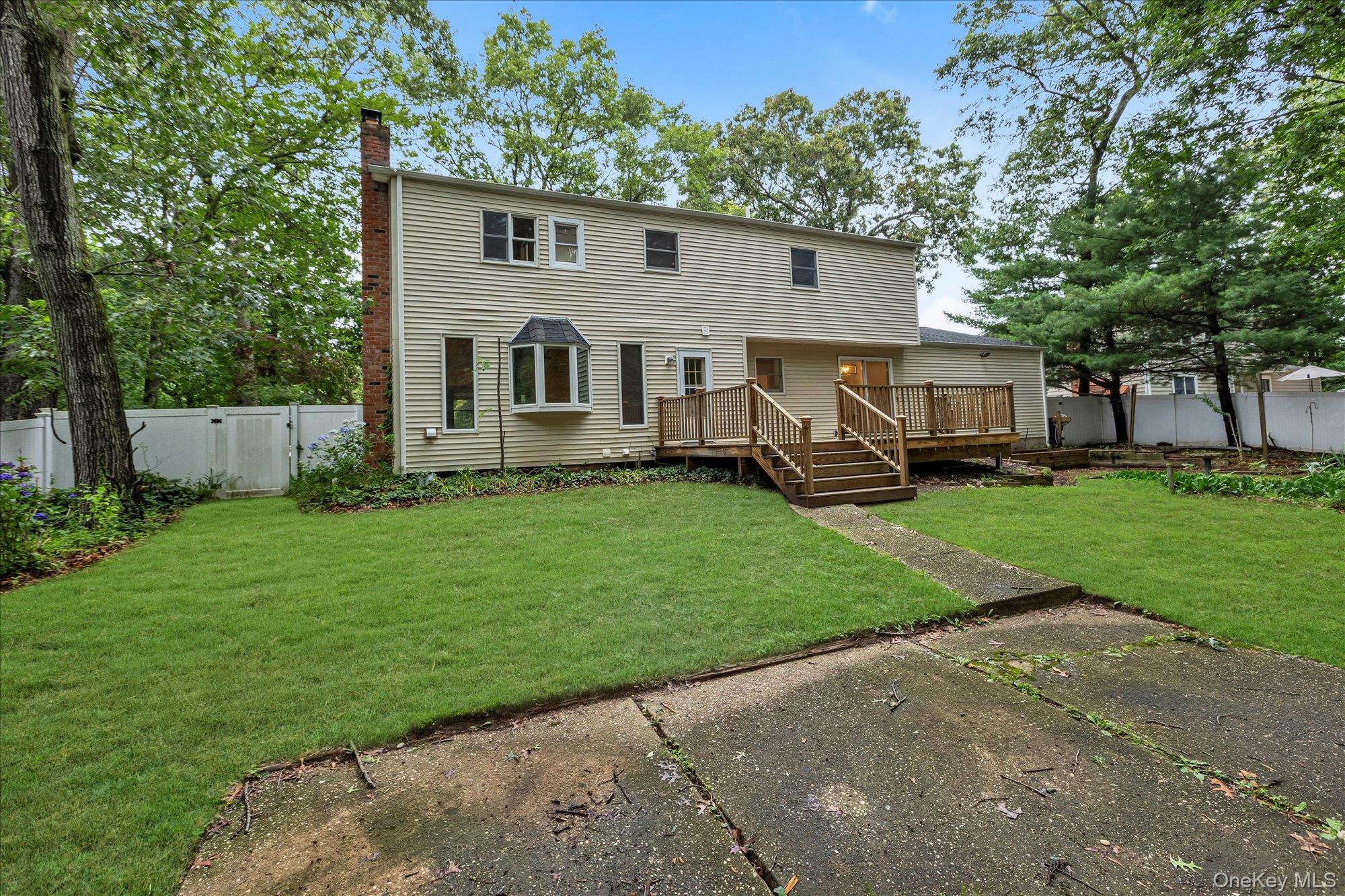 8 Julia Circle Property Photo 24