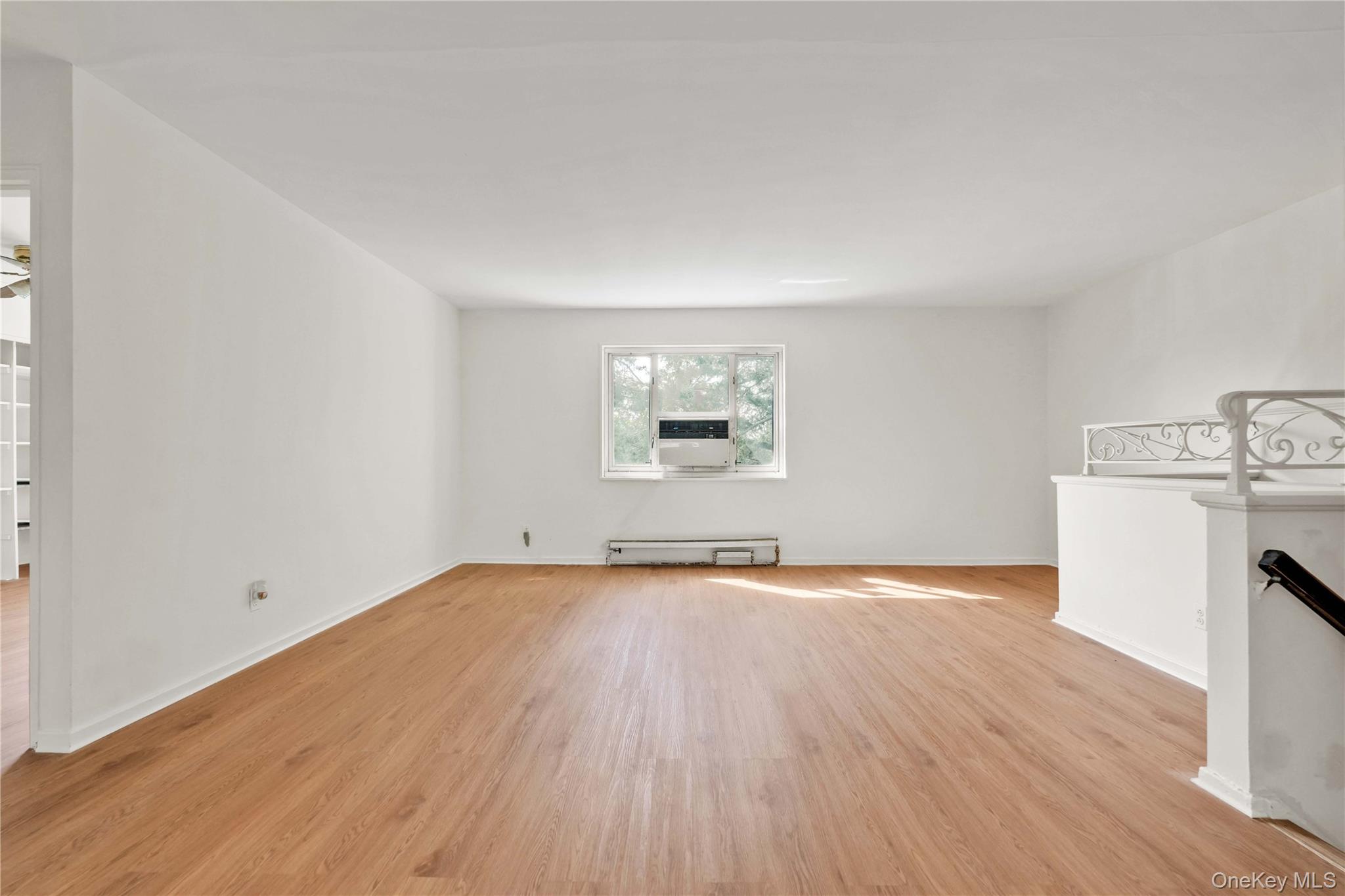224-01 Hillside Avenue Upper Property Photo 3