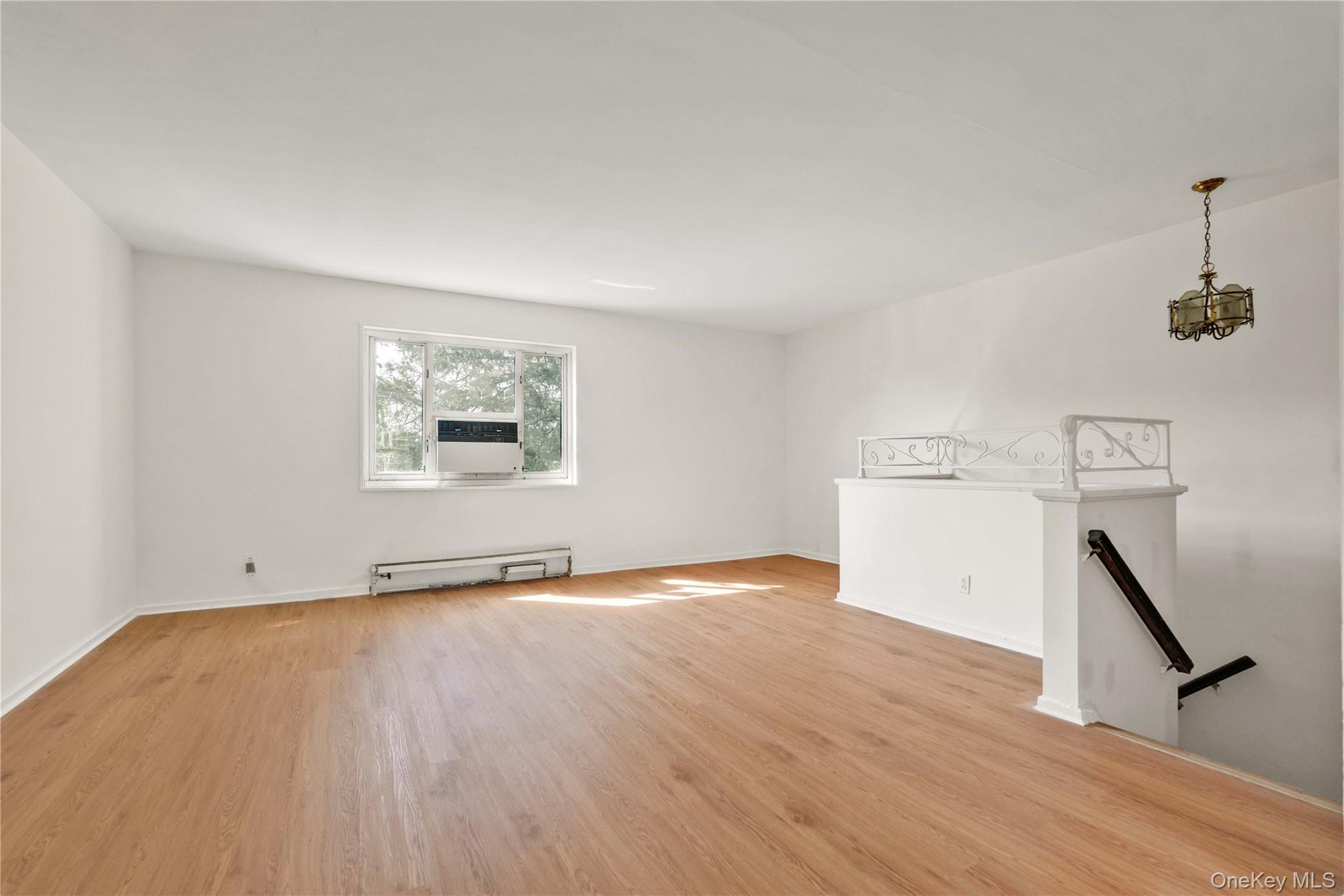 224-01 Hillside Avenue Upper Property Photo 4