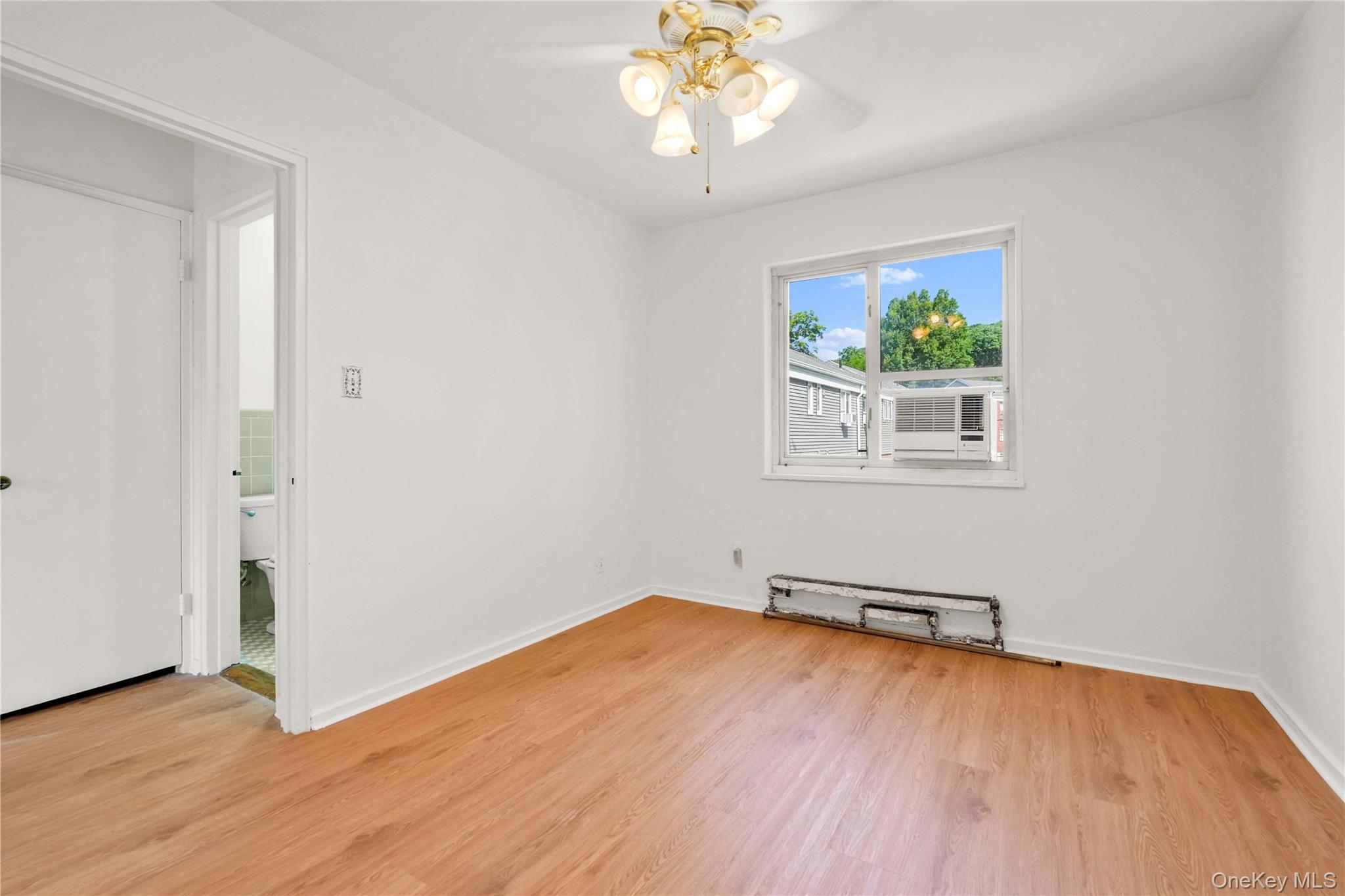 224-01 Hillside Avenue Upper Property Photo 14