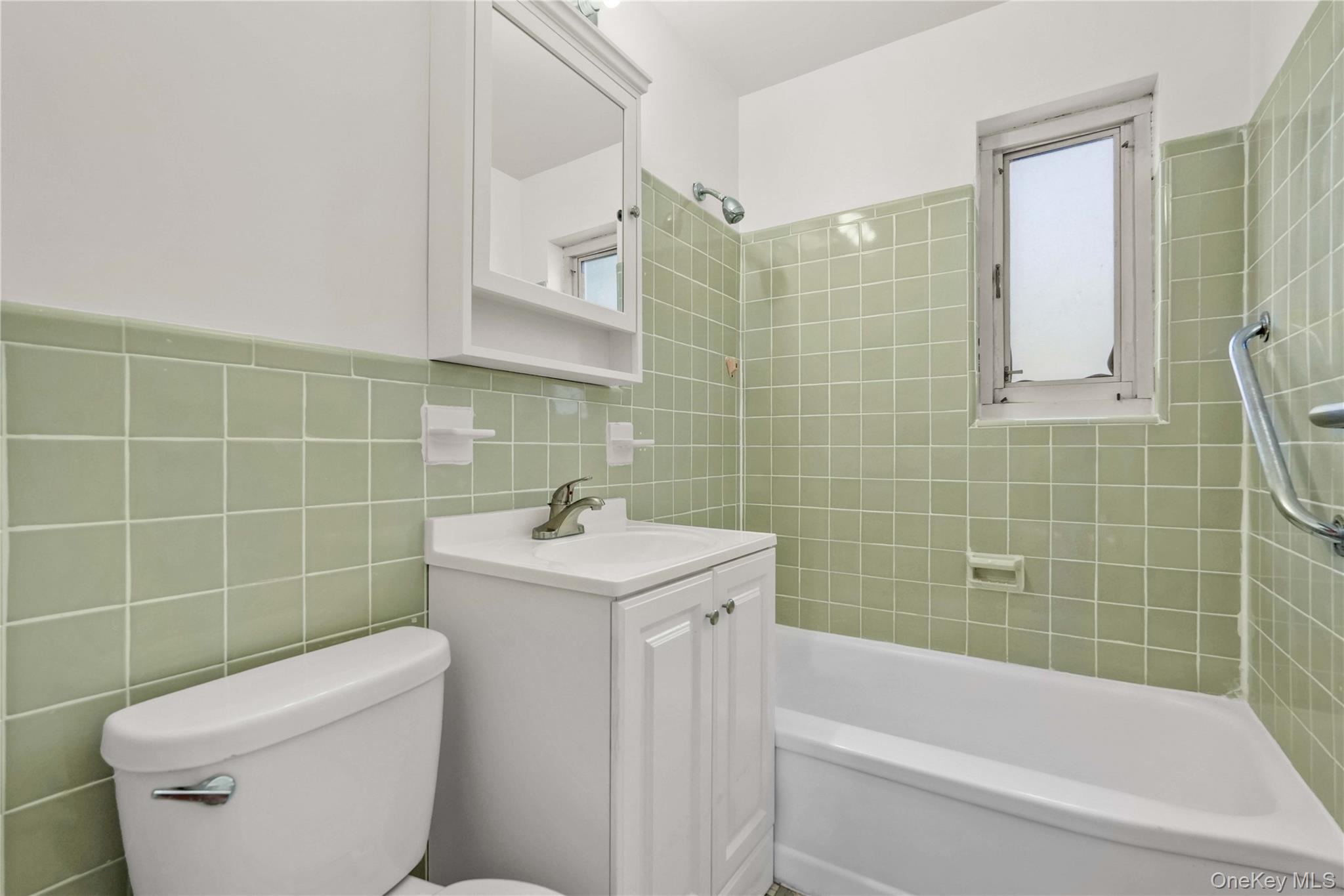 224-01 Hillside Avenue Upper Property Photo 18