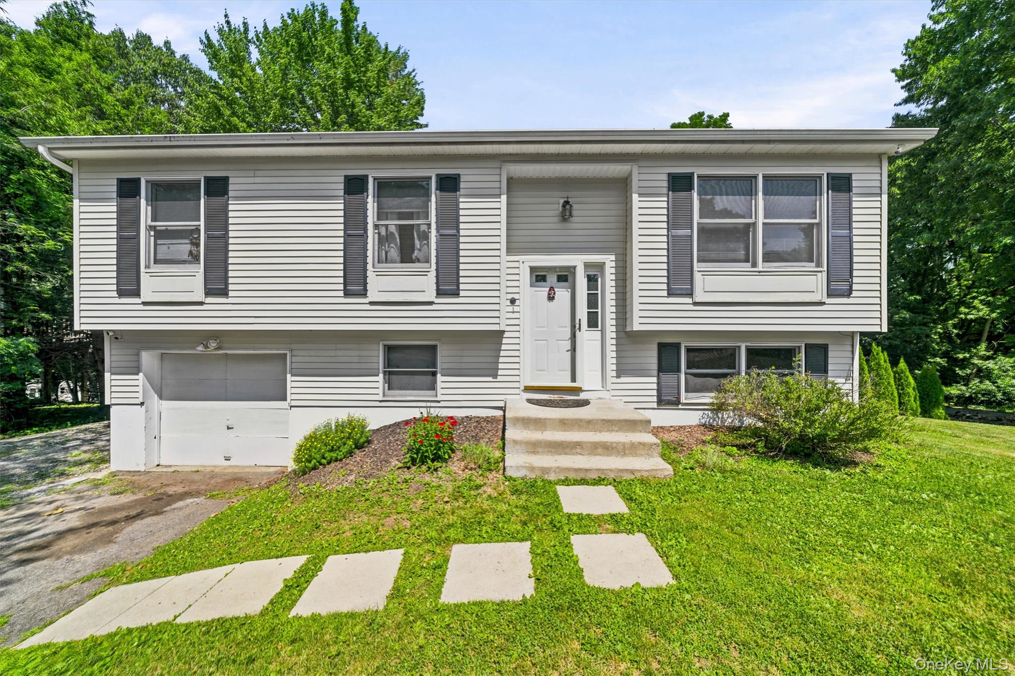 6 Virginia Circle Property Photo 2