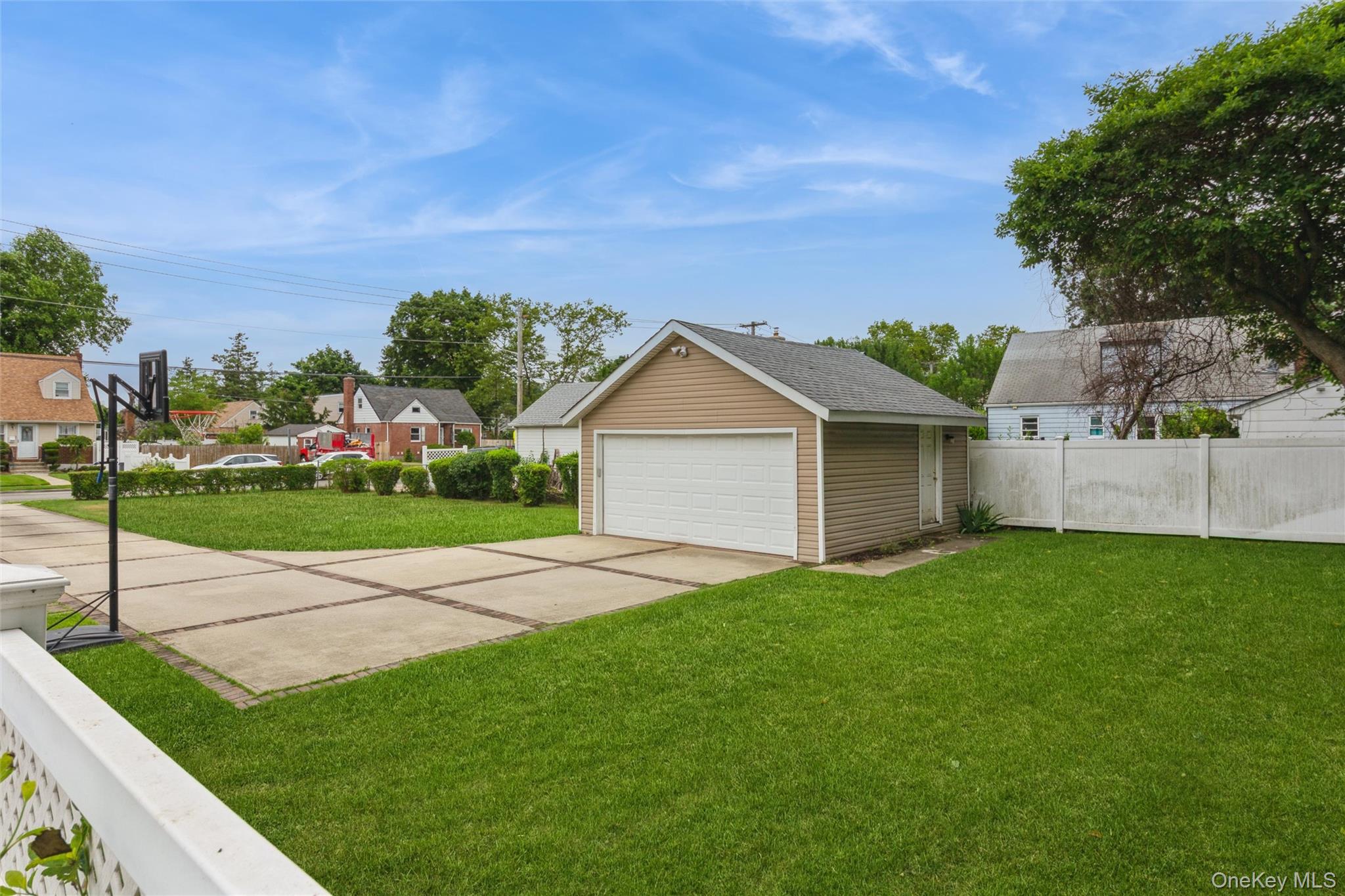 469 Chester Street Property Photo 4