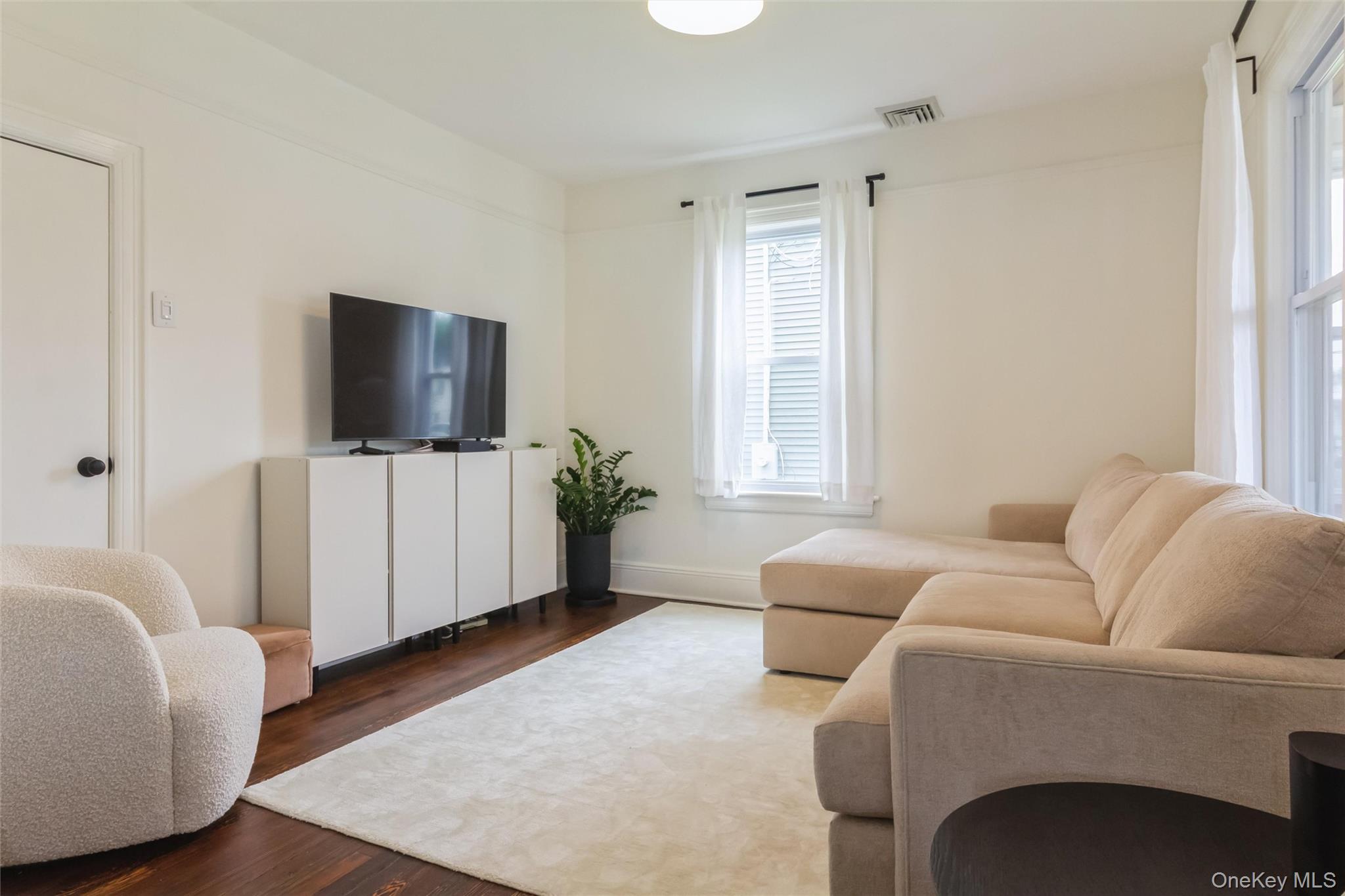 469 Chester Street Property Photo 13