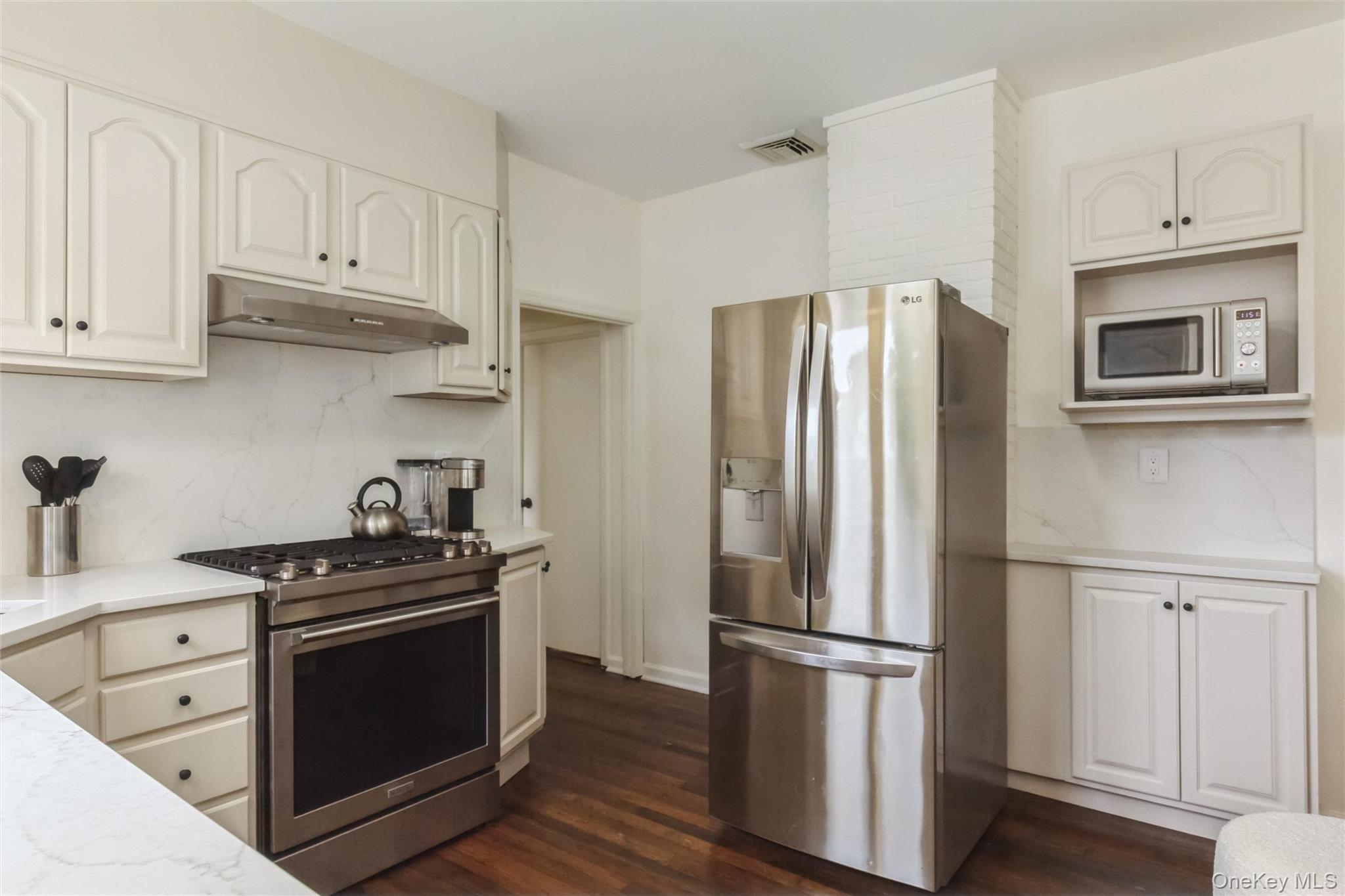 469 Chester Street Property Photo 14
