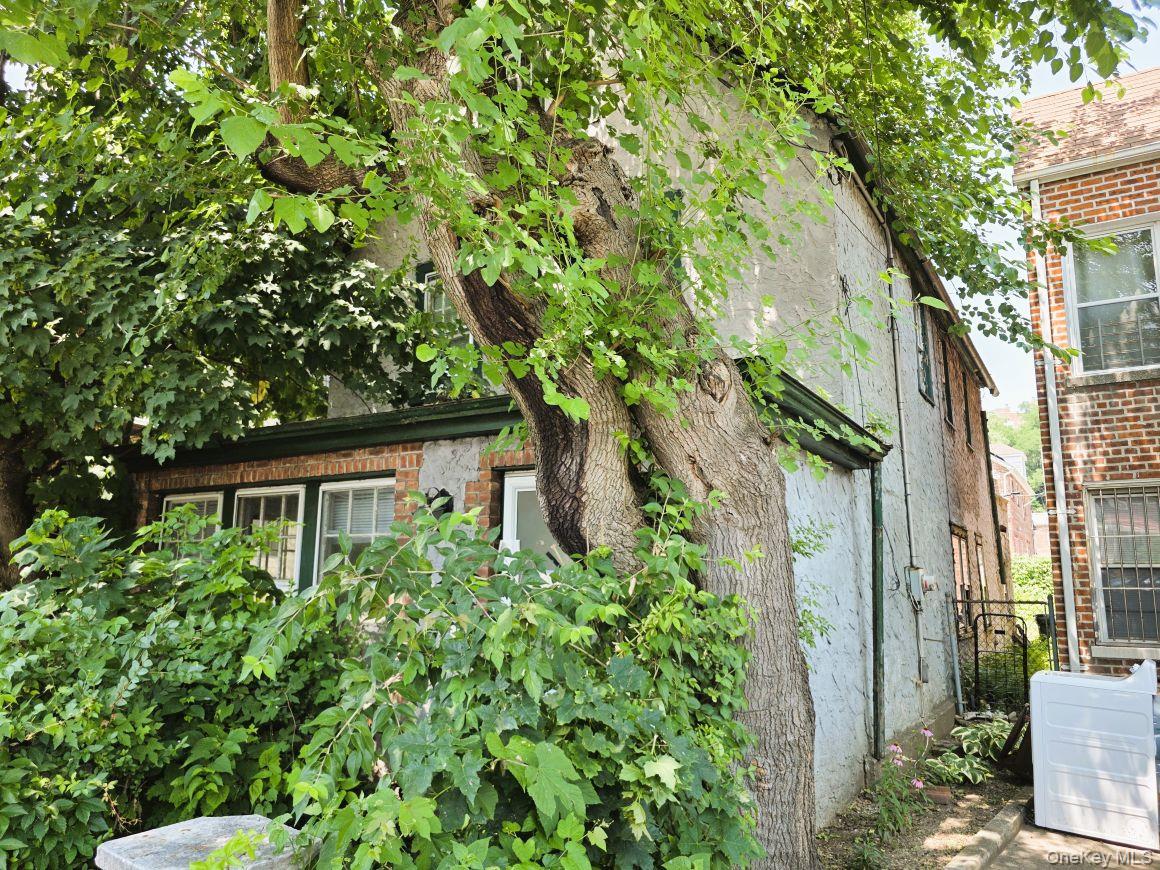 3447 Corlear Avenue Property Photo 1