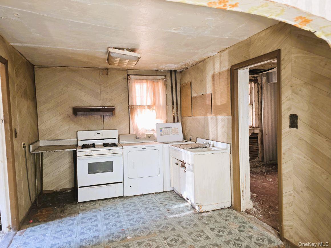 3447 Corlear Avenue Property Photo 8