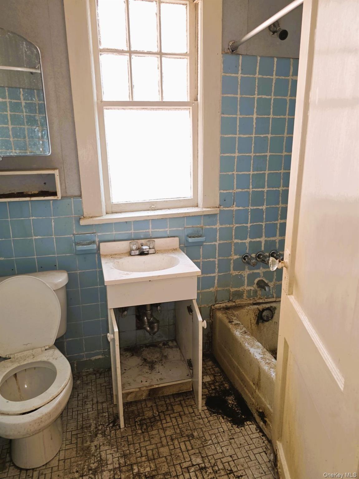 3447 Corlear Avenue Property Photo 12