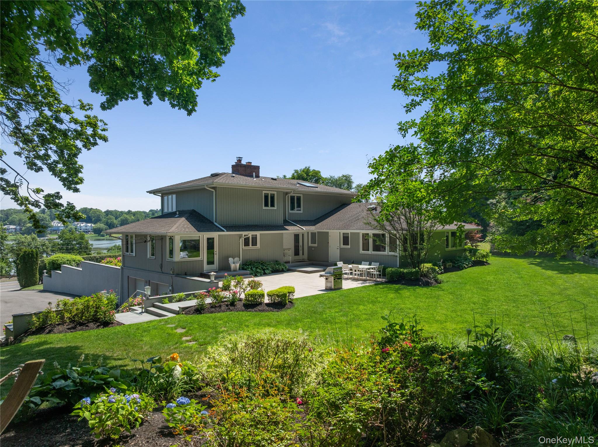 353 E Shore Road Property Photo 1
