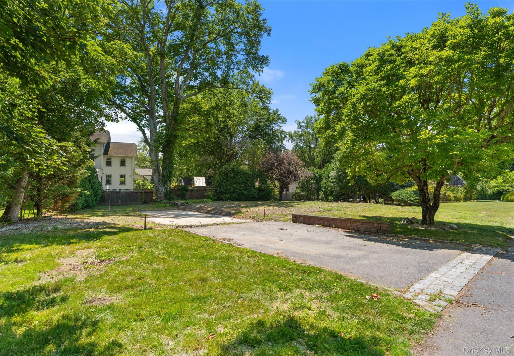 819 The Crescent Property Photo 1