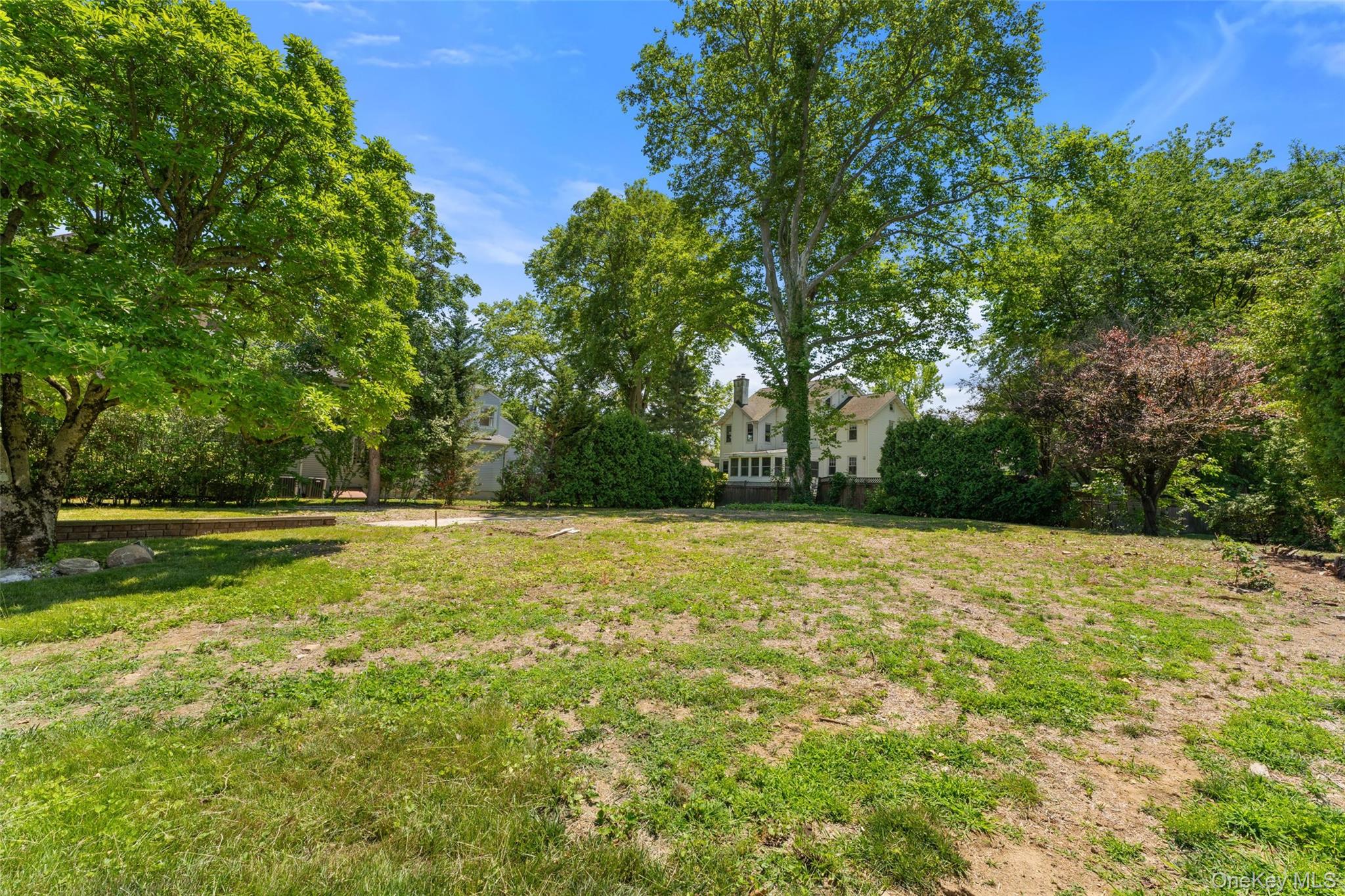 819 The Crescent Property Photo 3
