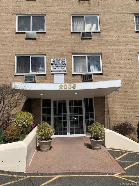 2035 Central Park Avenue 2M Property Photo 1