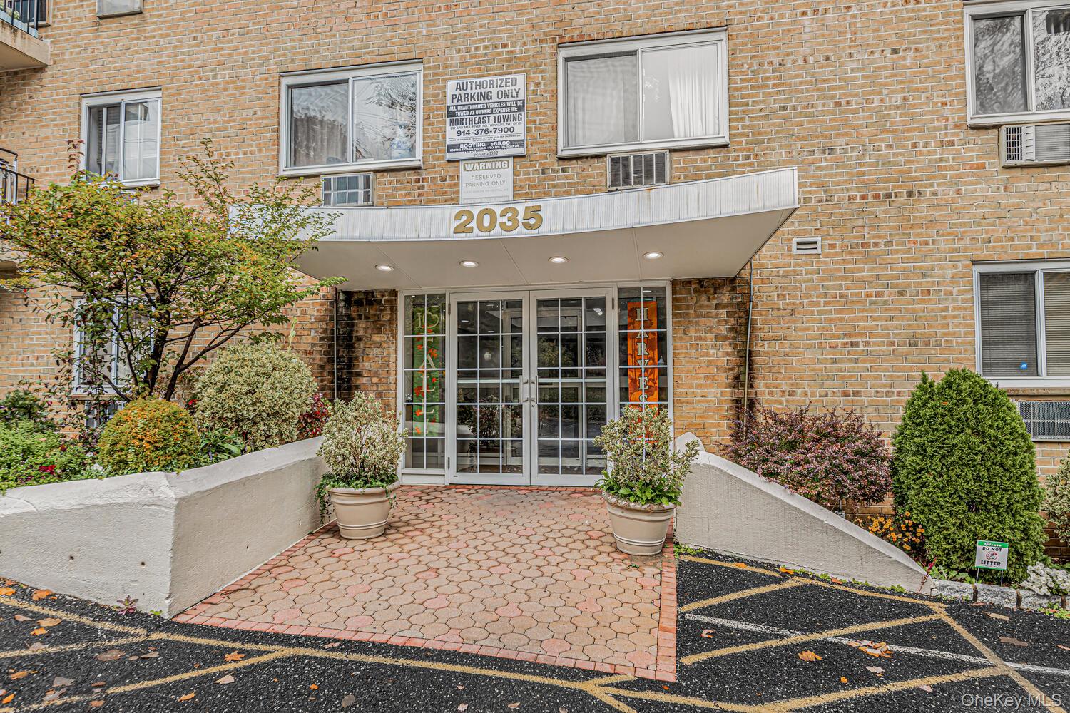 2035 Central Park Avenue 2m Property Photo 2