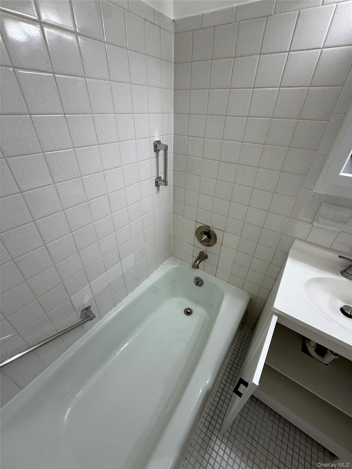 2035 Central Park Avenue 2m Property Photo 3