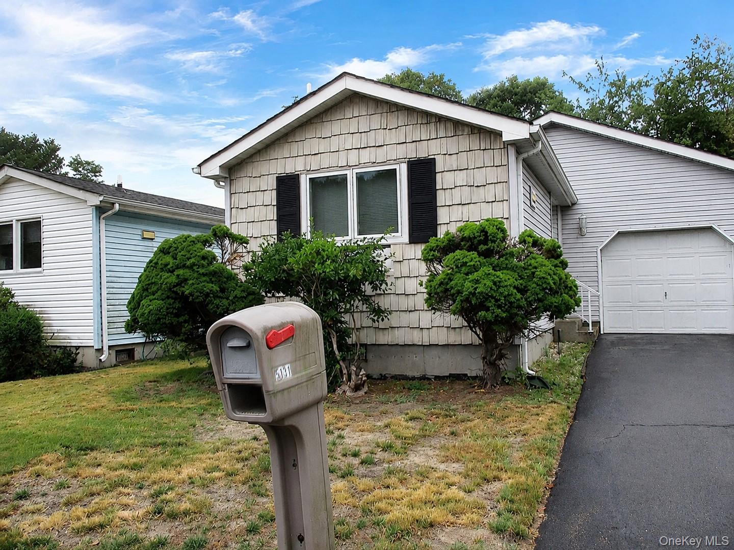 5131 Village Circle Property Photo 1