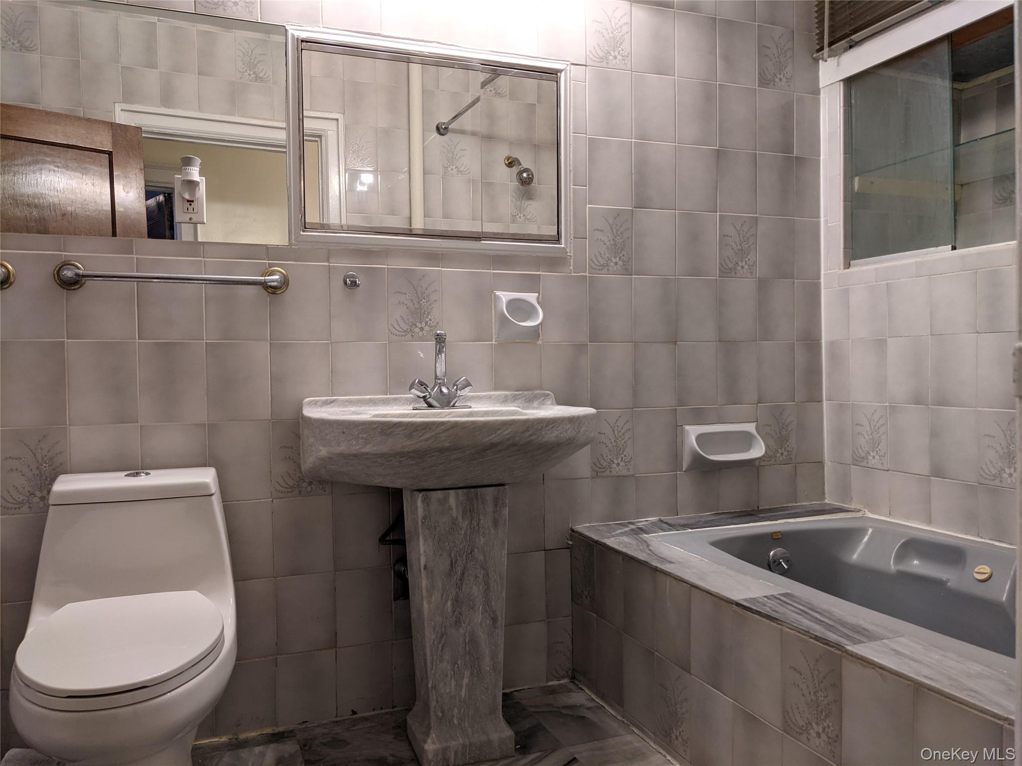 26 Coligni Avenue 2-1 Property Photo 7