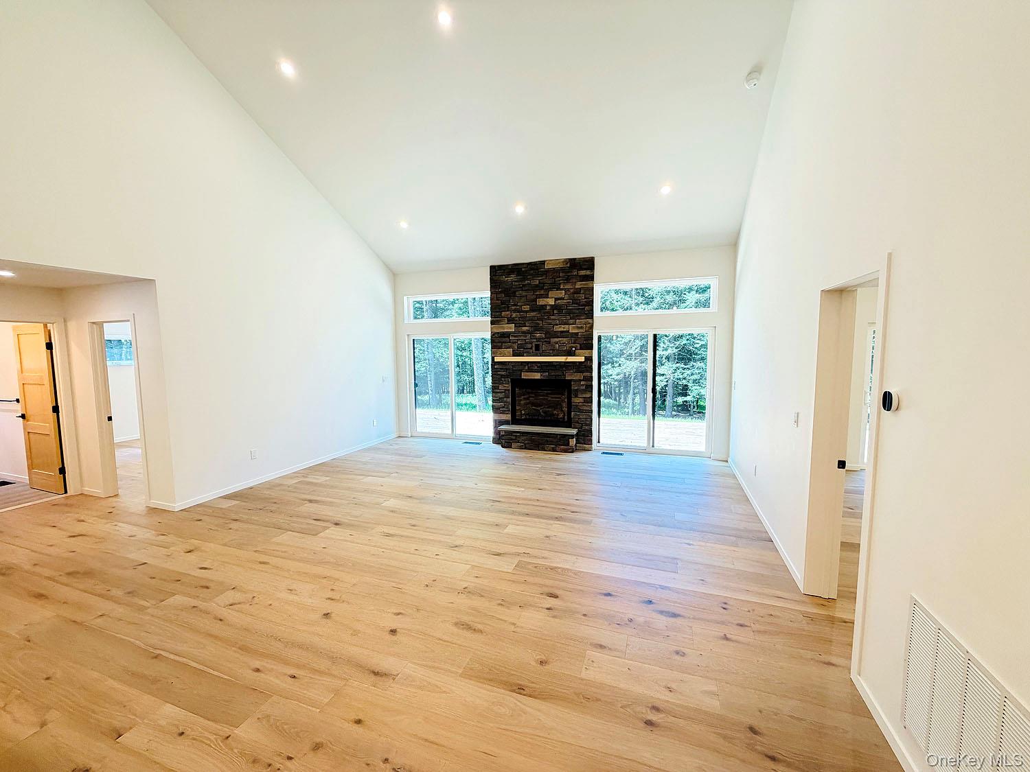 204 Country Road Property Photo 8