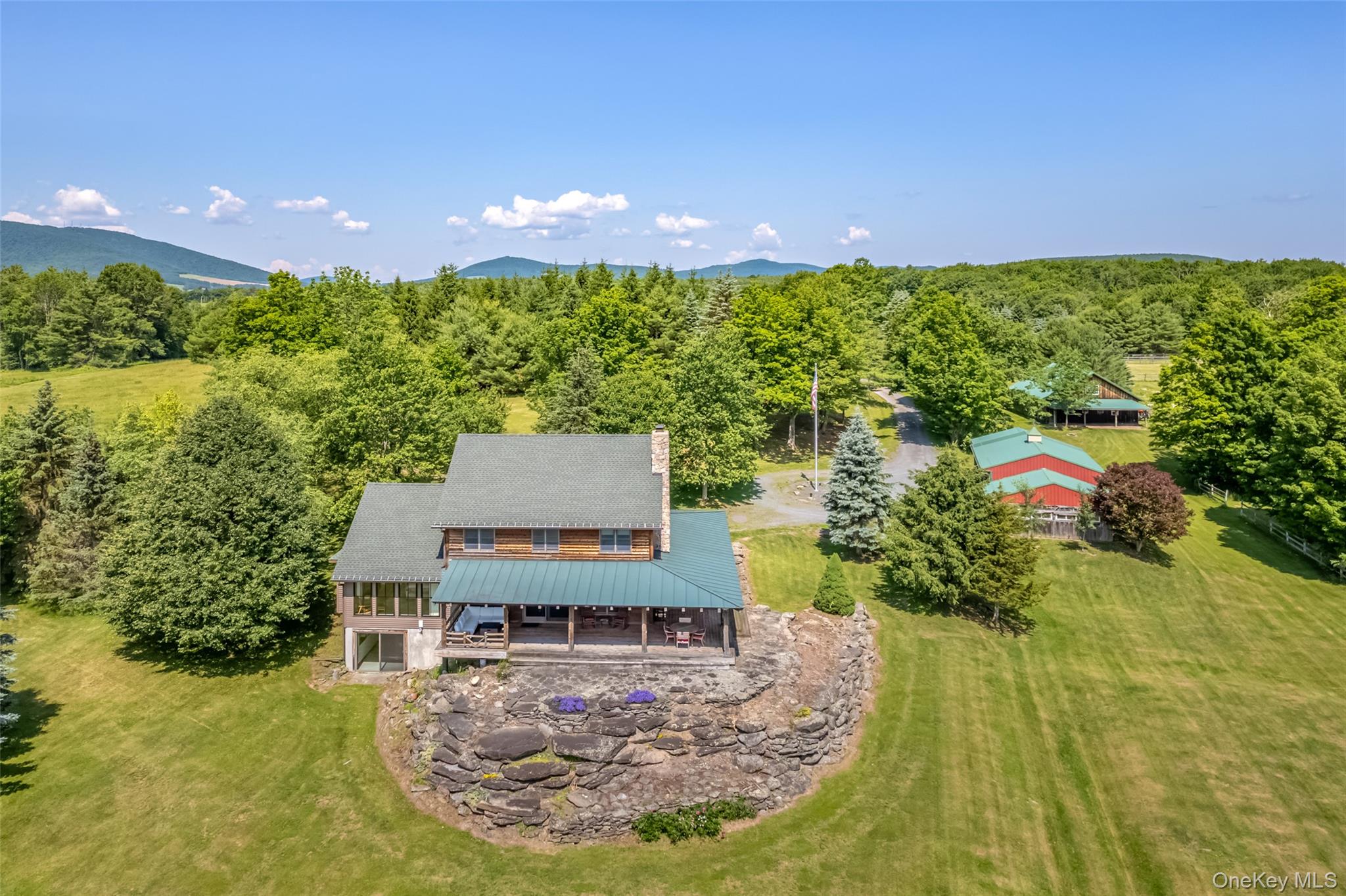 688 Bruce Porn Road Property Photo 4