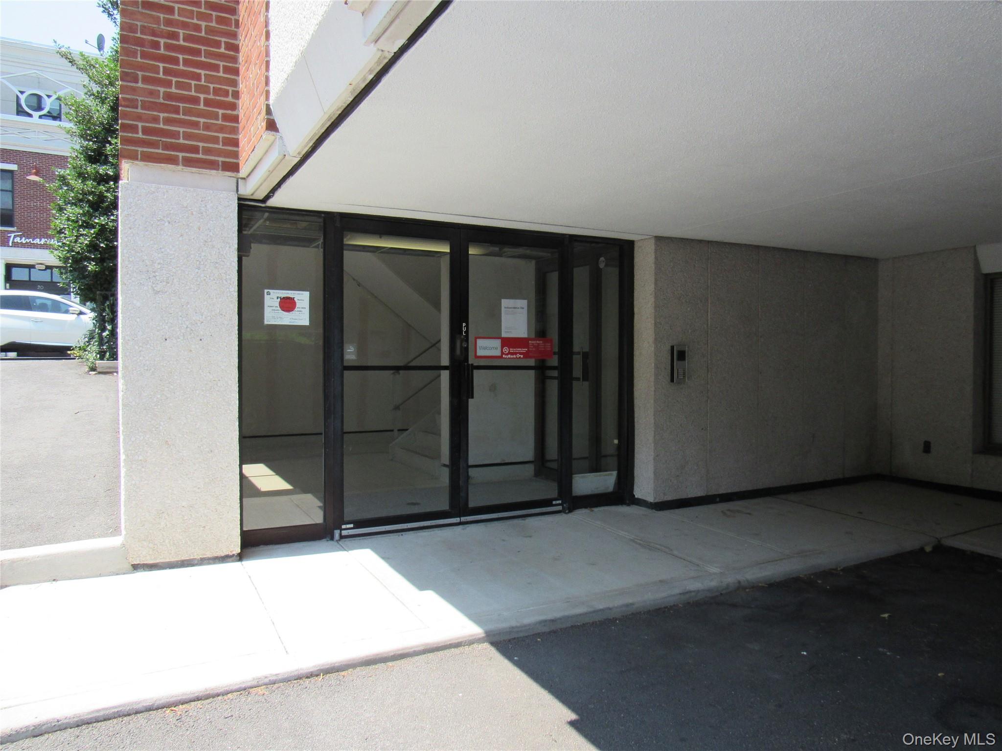 17 S Broadway Garden Level Property Photo 4