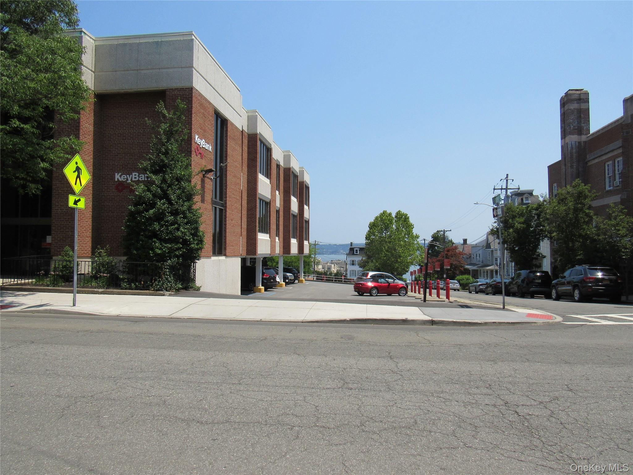 17 S Broadway Garden Level Property Photo 10