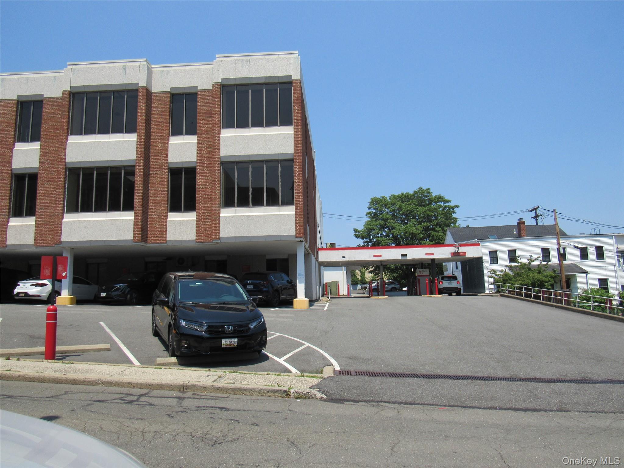17 S Broadway Garden Level Property Photo 13