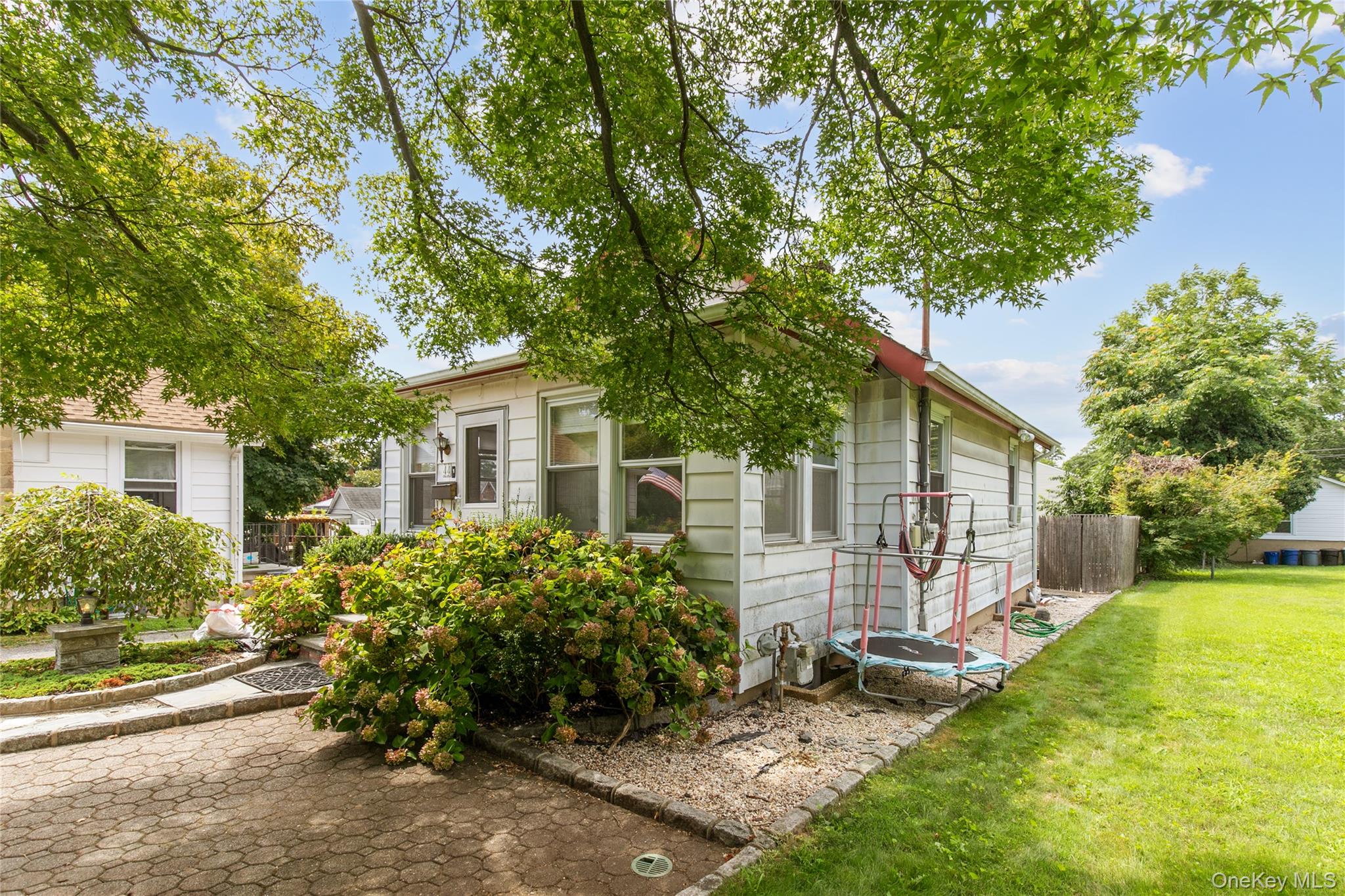 44 Perry Avenue Property Photo 3