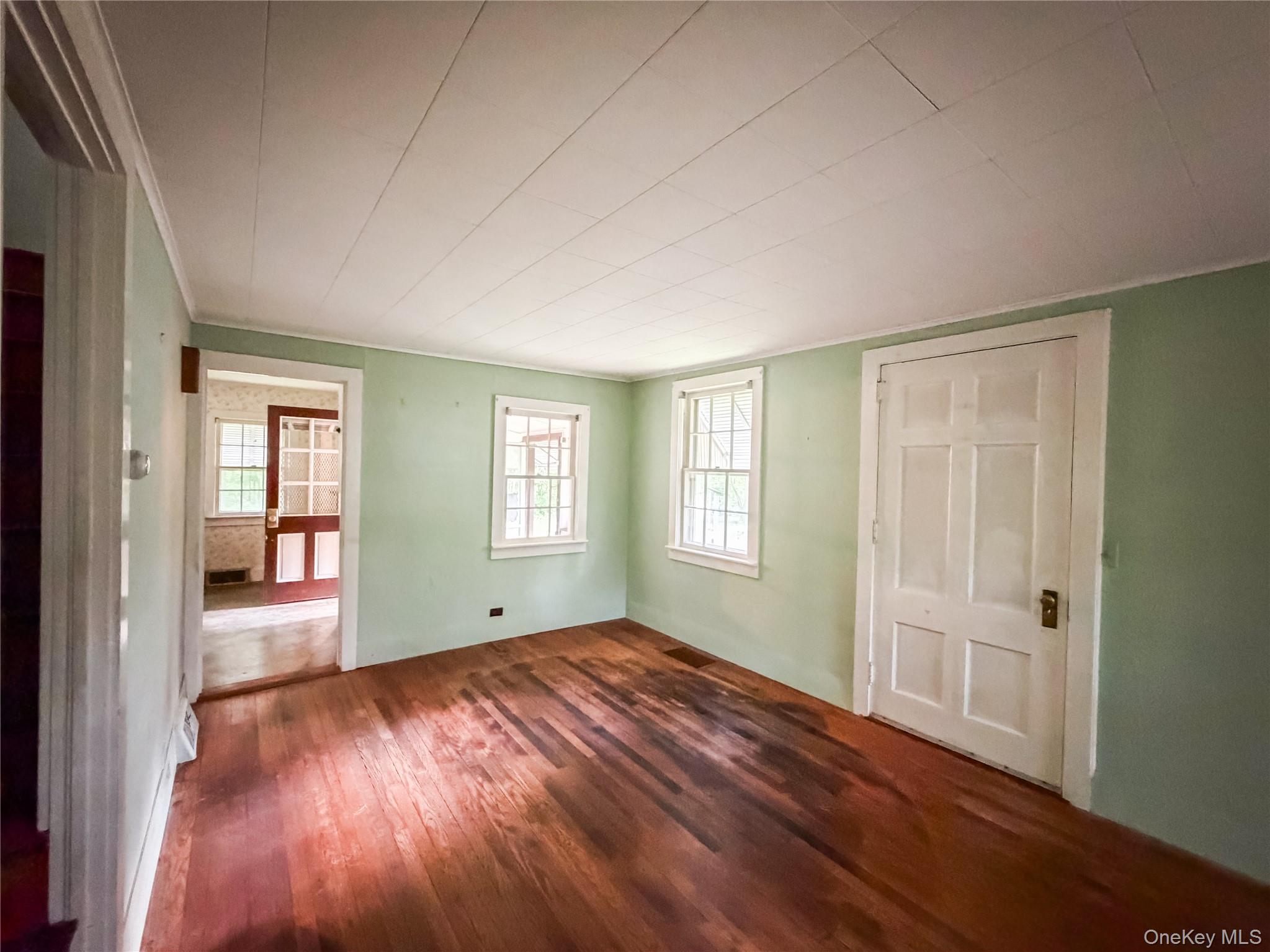 126 S Quaker Lane Property Photo 8