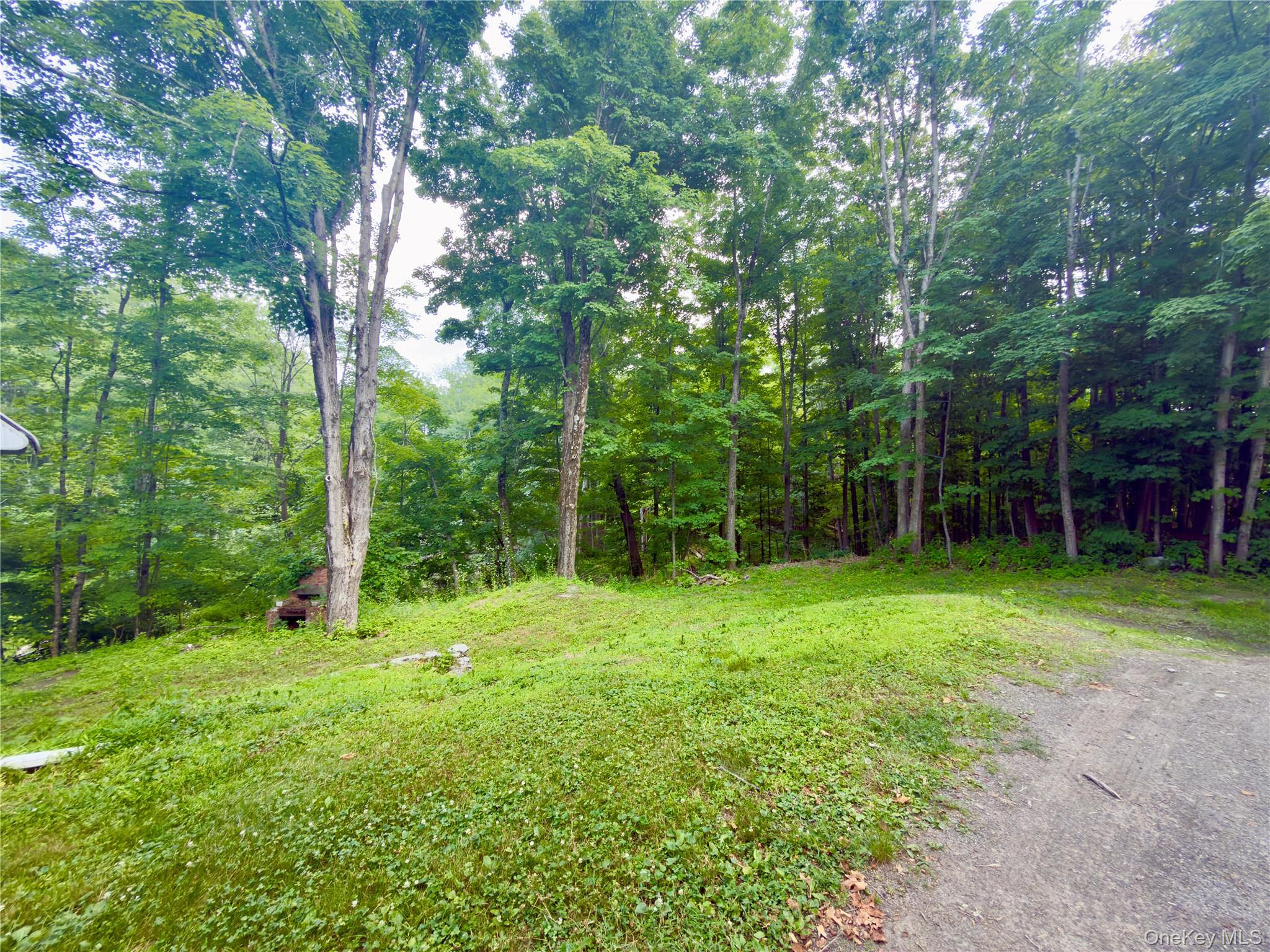 126 S Quaker Lane Property Photo 15