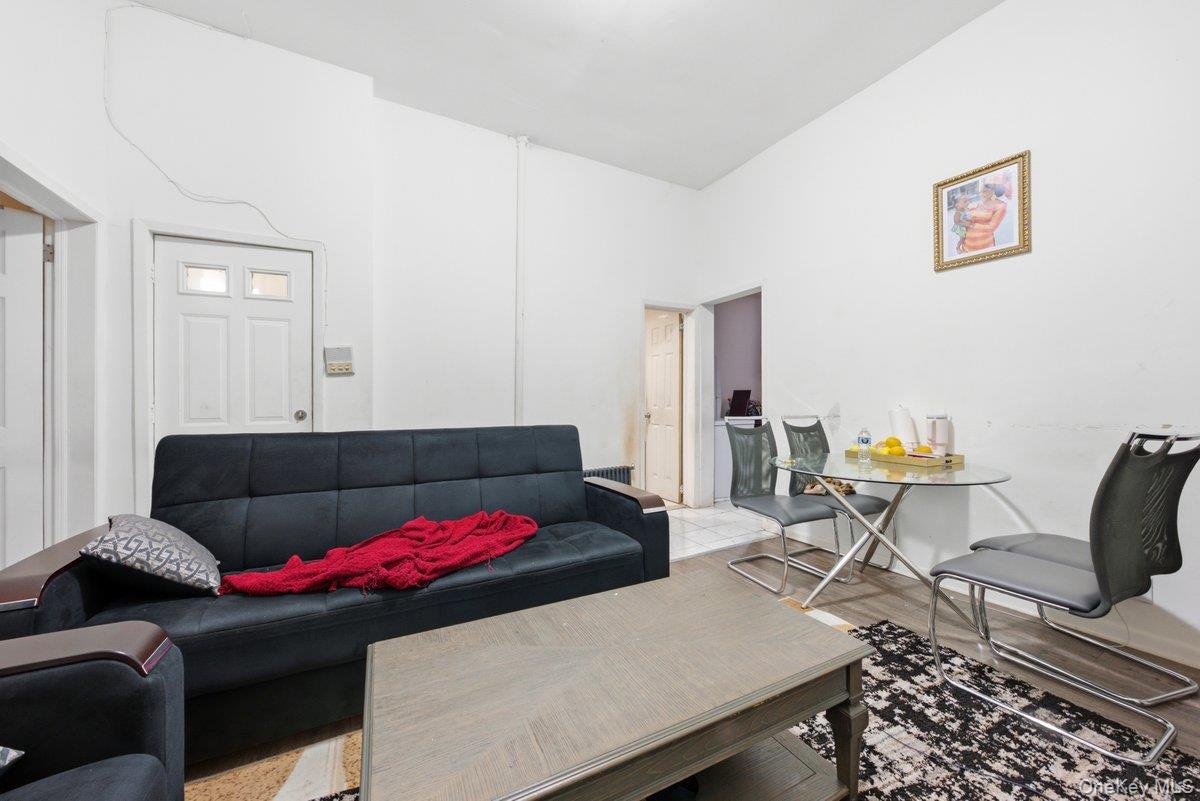 3159 Villa Avenue Property Photo 5