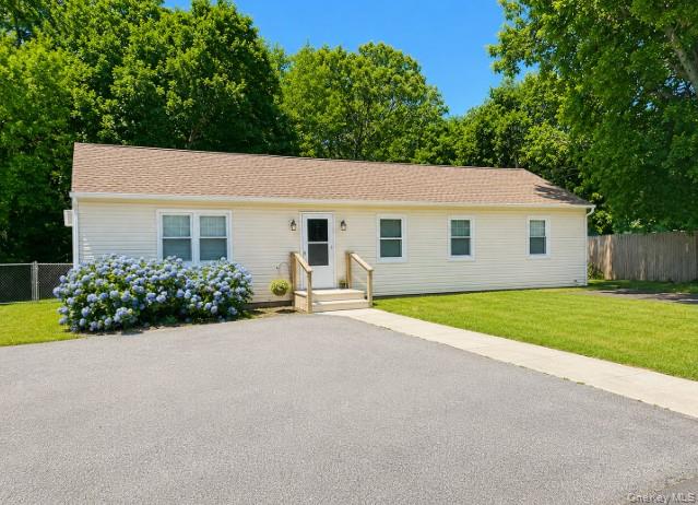 14 Shorehaven Boulevard Property Photo 2