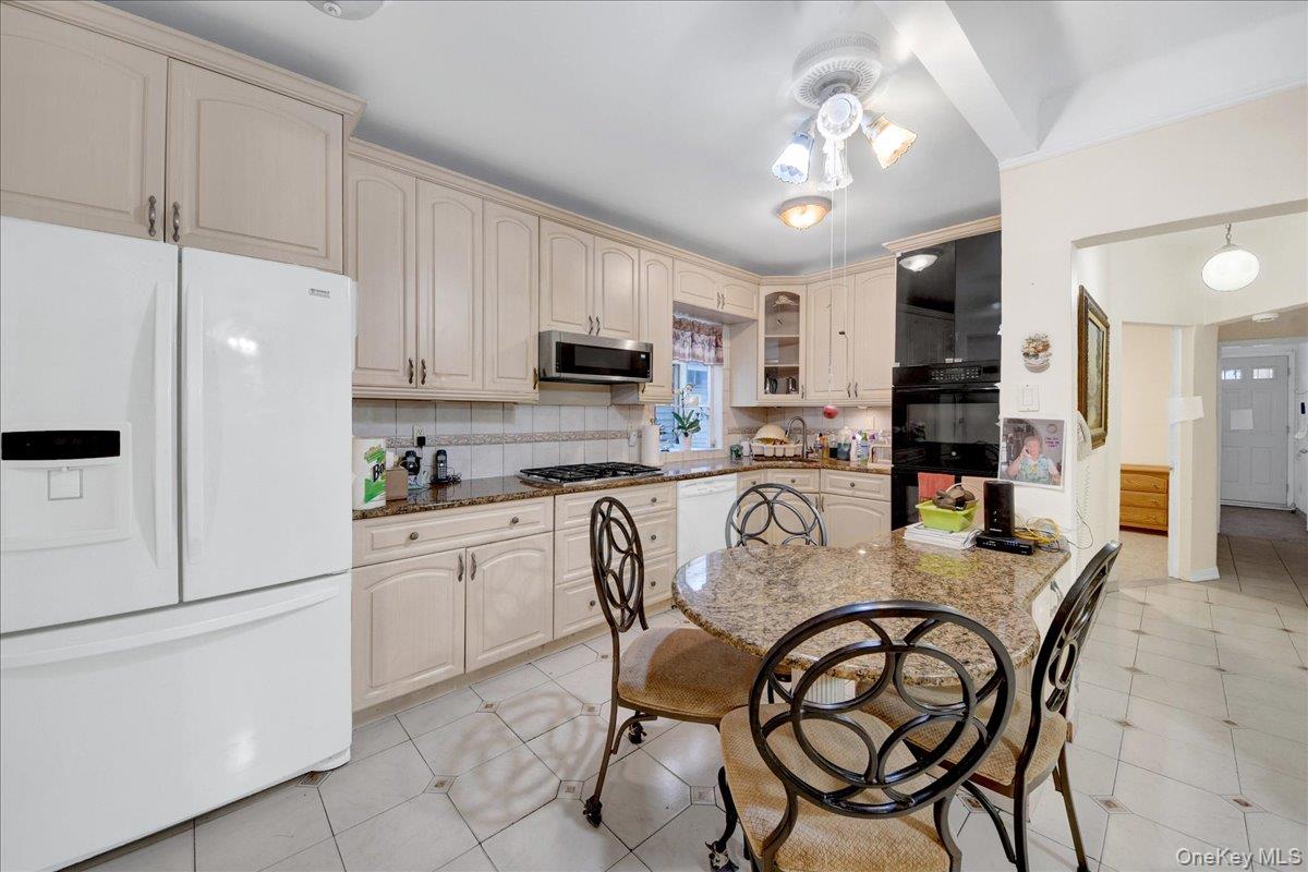3170 Rawlins Avenue Property Photo 4