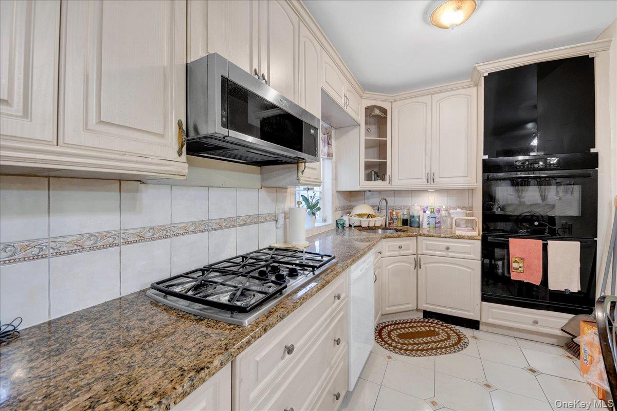 3170 Rawlins Avenue Property Photo 5