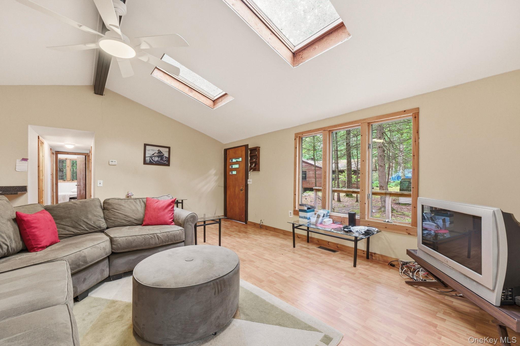 315 S Shore Drive Property Photo 4