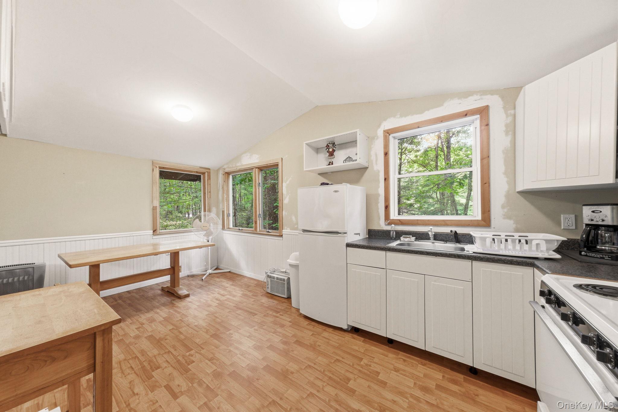 315 S Shore Drive Property Photo 7